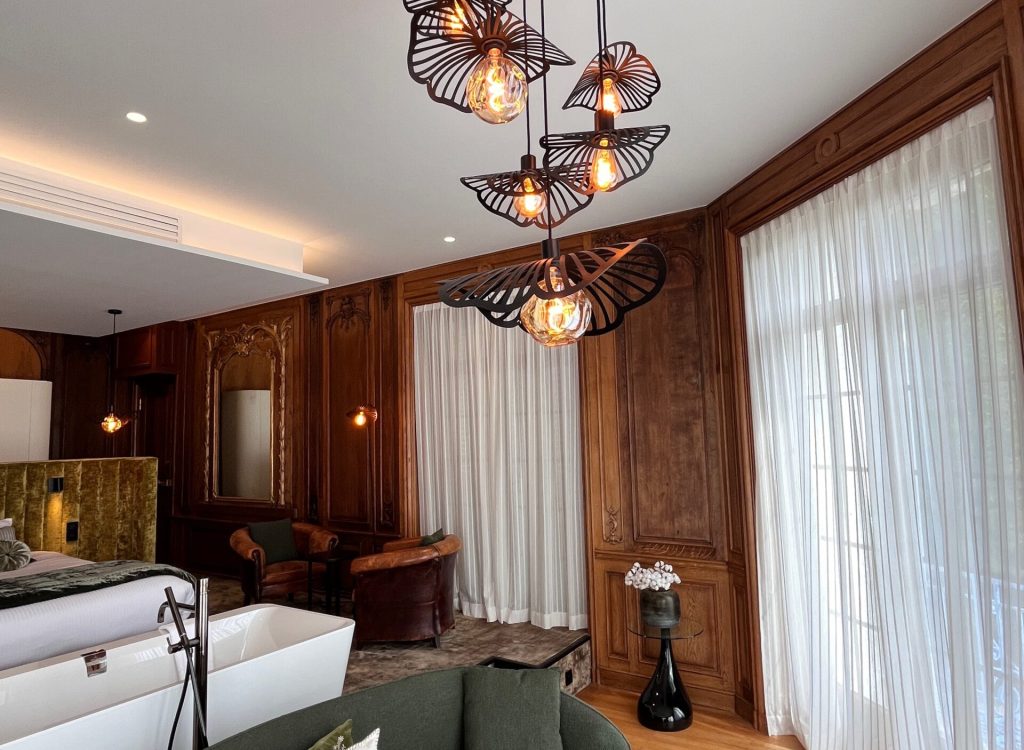 Chateau des avenières Il-umine luminaire Kapucine